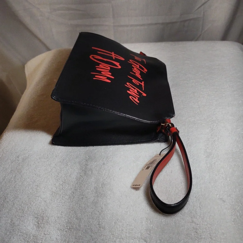 NWT Victoria's Secret Travel / Make-up Bag - Black & Red w/Wrist Strap - Picture 7 of 12